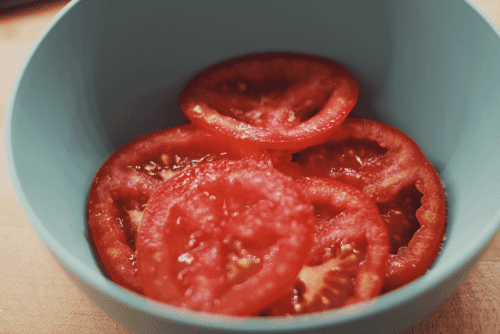 sliced tomatoes 1